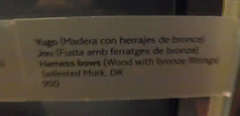 Bird design on harness bows